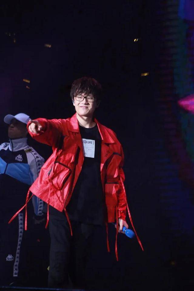 许嵩承载着一代人的回忆,却为何突然不火了_周杰伦_歌曲_歌词