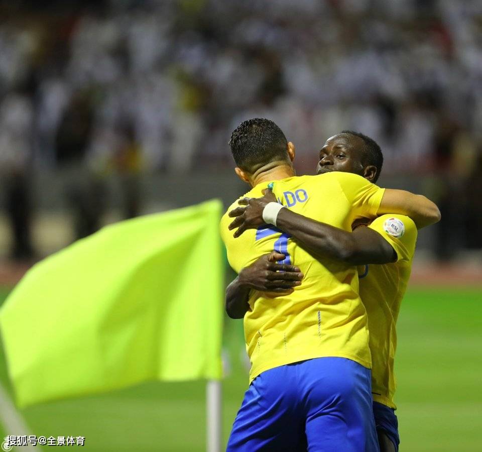 C罗再创足坛纪录！连续18个赛季联赛进球上双，梅西无力追赶