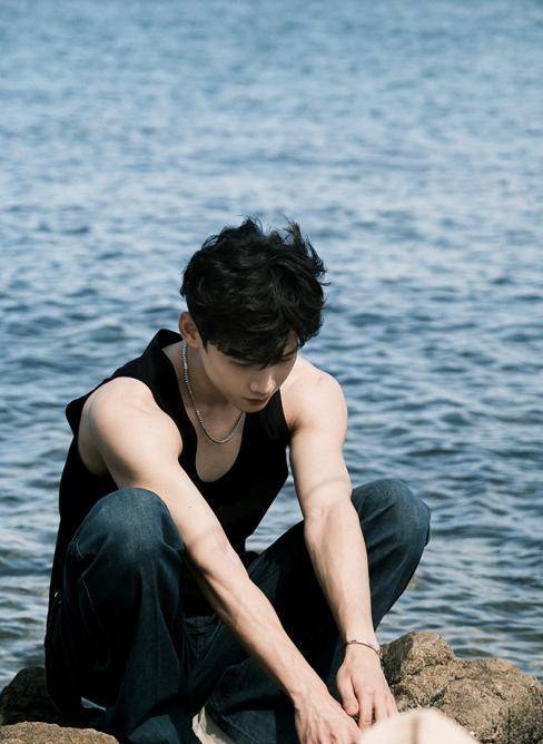 内娱"男菩萨"白敬亭刷爆热搜:有的人表面是搞笑男,背地里却……_华帝