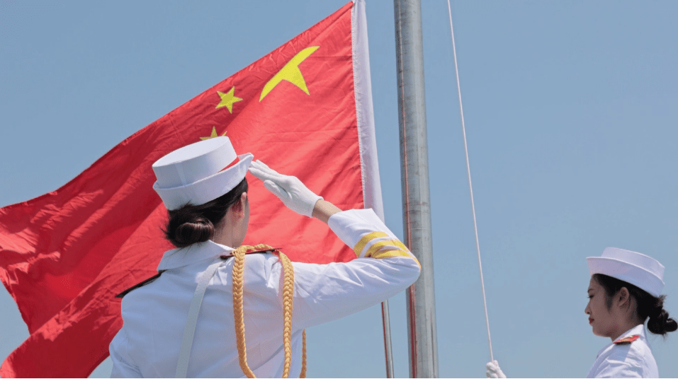 向祖国敬礼 来自搜狐网