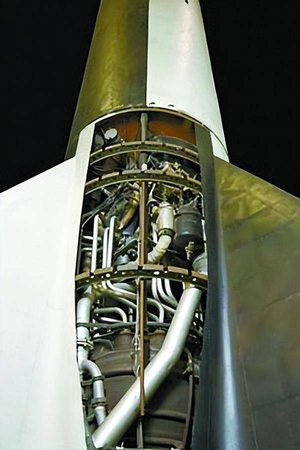 阅读历史:二战德国v2导弹的基本结构组成_战斗部_技术_战争