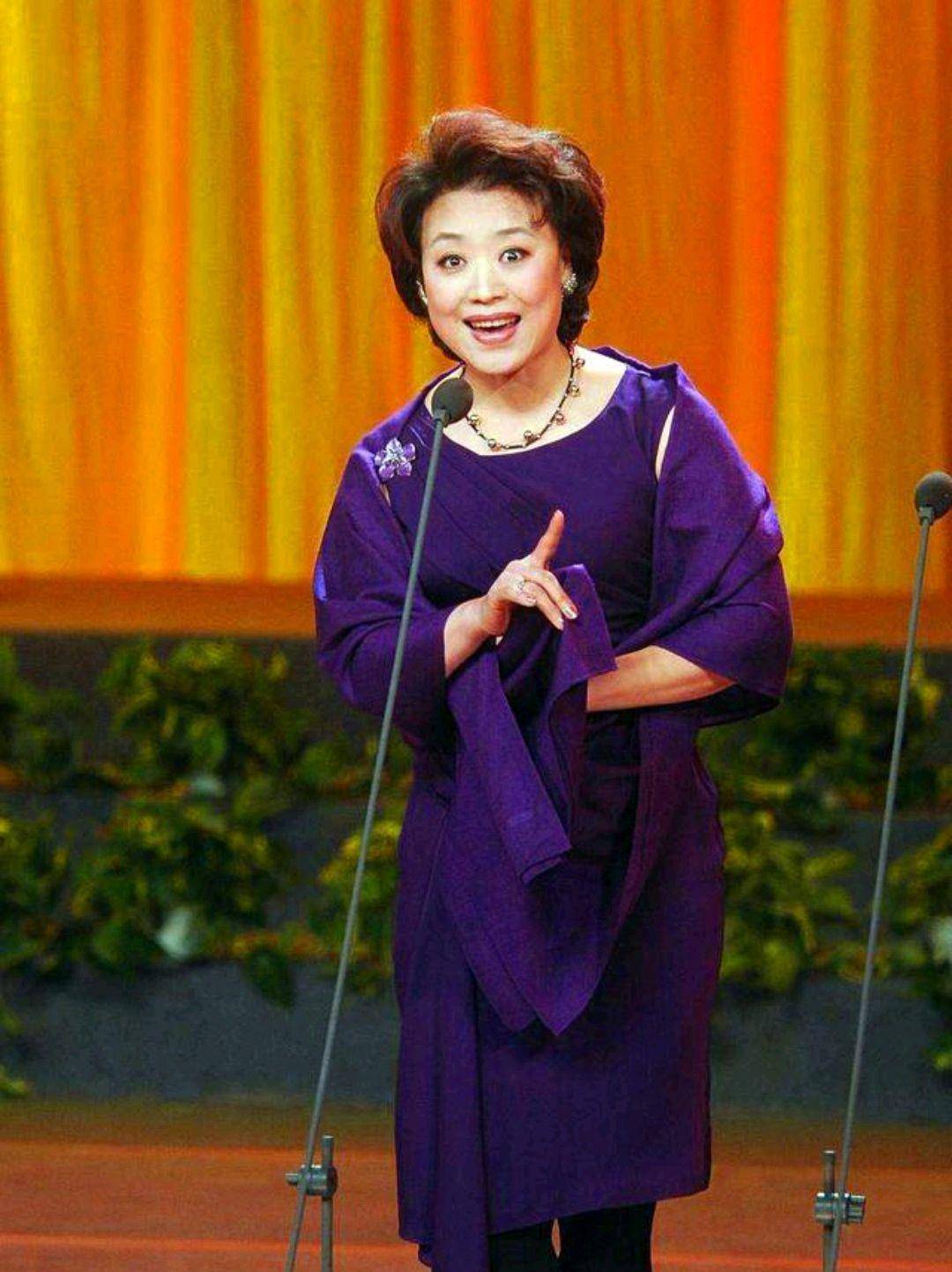 都说一山不容二虎天津青年京剧团走了李佩红,雷英,其实有真有假