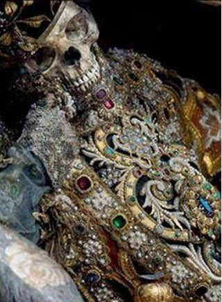 这位帝王生前无限风光,死后差点成无头鬼_乾隆_墓地_头骨