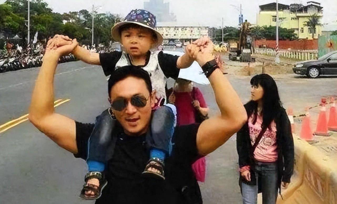自从父亲走后,赵擎就热衷上了做活动,没想到却让林欣缇有了可乘之机.