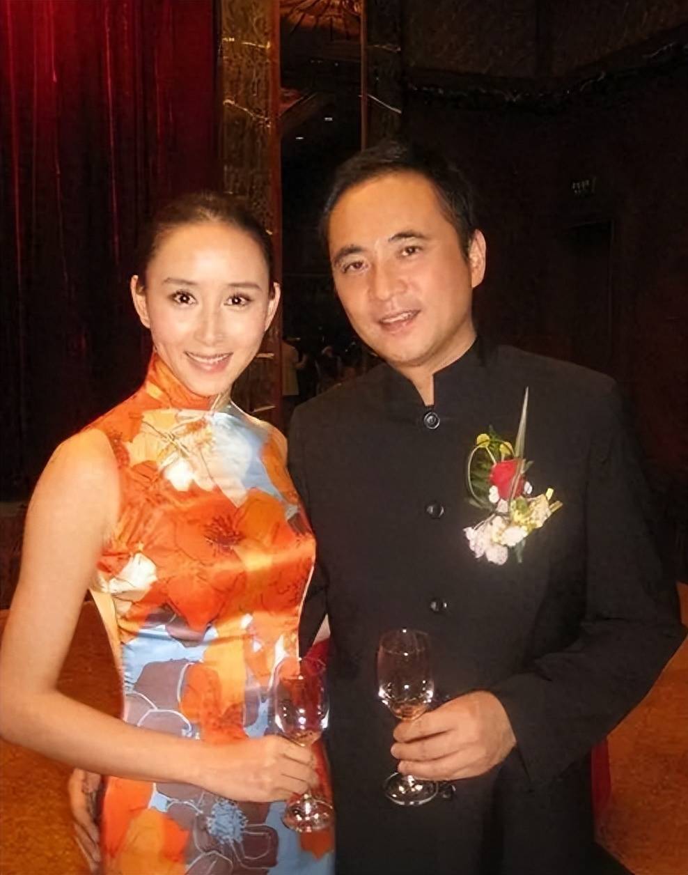 导演的《千杯不醉》,在宣传之时,尔冬升和吴彦祖介绍胡静和朱兆祥认识