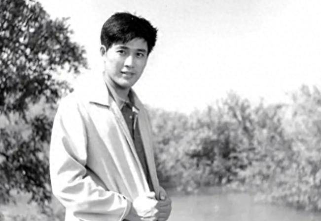 他是锅炉工,因长得帅被导演发现,成名后为"弥补亏欠"选择息影_王卫平