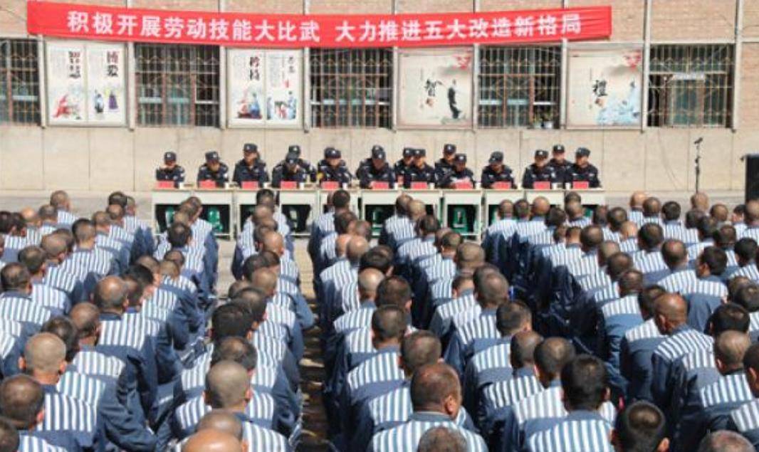 2002年,人贩子越狱隐居大山17年,被抓时像"野人"已不太会说话_宋某