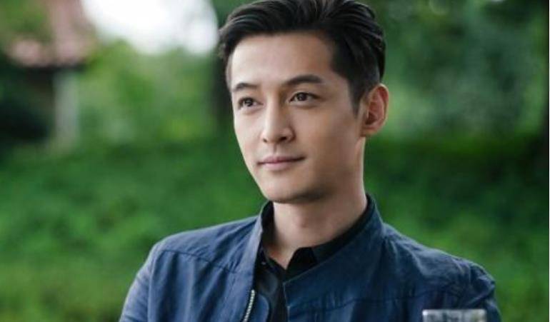 胡歌回母校发言,3句话道出多数演员缺少的东西,他都做到了_鲜花_角色