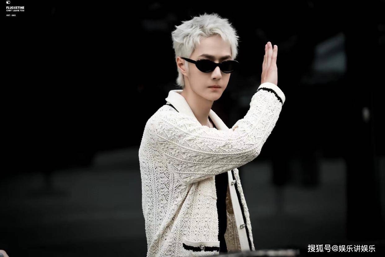 王一博长短发差距大，网友p图显幼态，粉丝的解释格外正确！_搜狐网, image size:1242x829