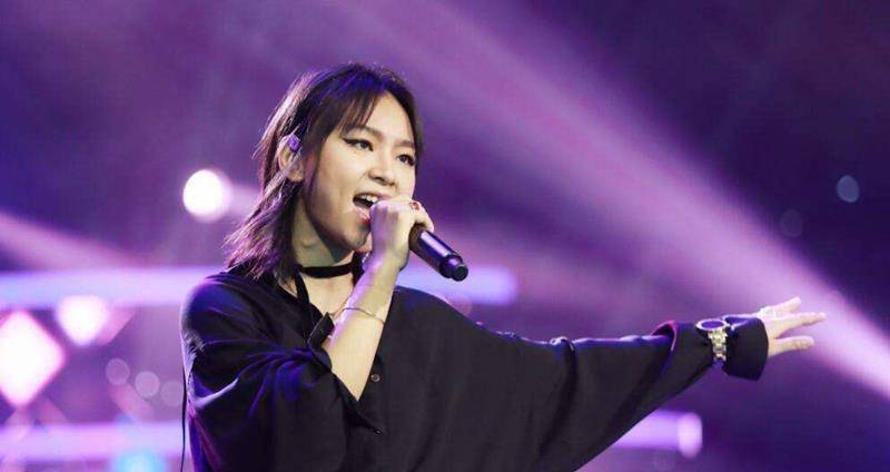 周笔畅参加综艺节目,以素颜出镜,打脸整容传闻造谣者_比赛_变化_超女