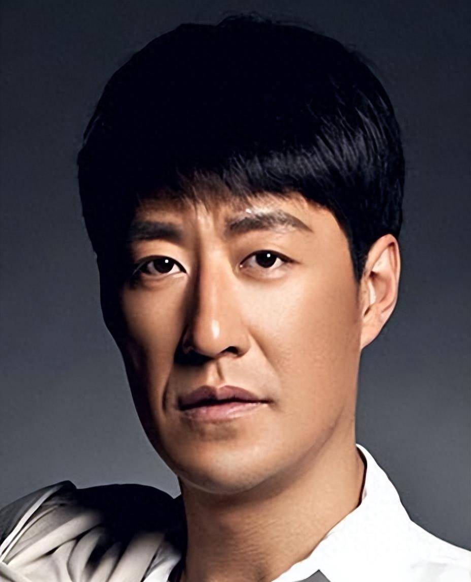 或许,再多的名和利都救不了48岁的于震!