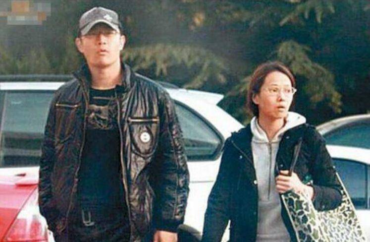 黄维德谈伊能静泪流满面 牵手门后黄维德事业尽毁_哈林_形象_损失