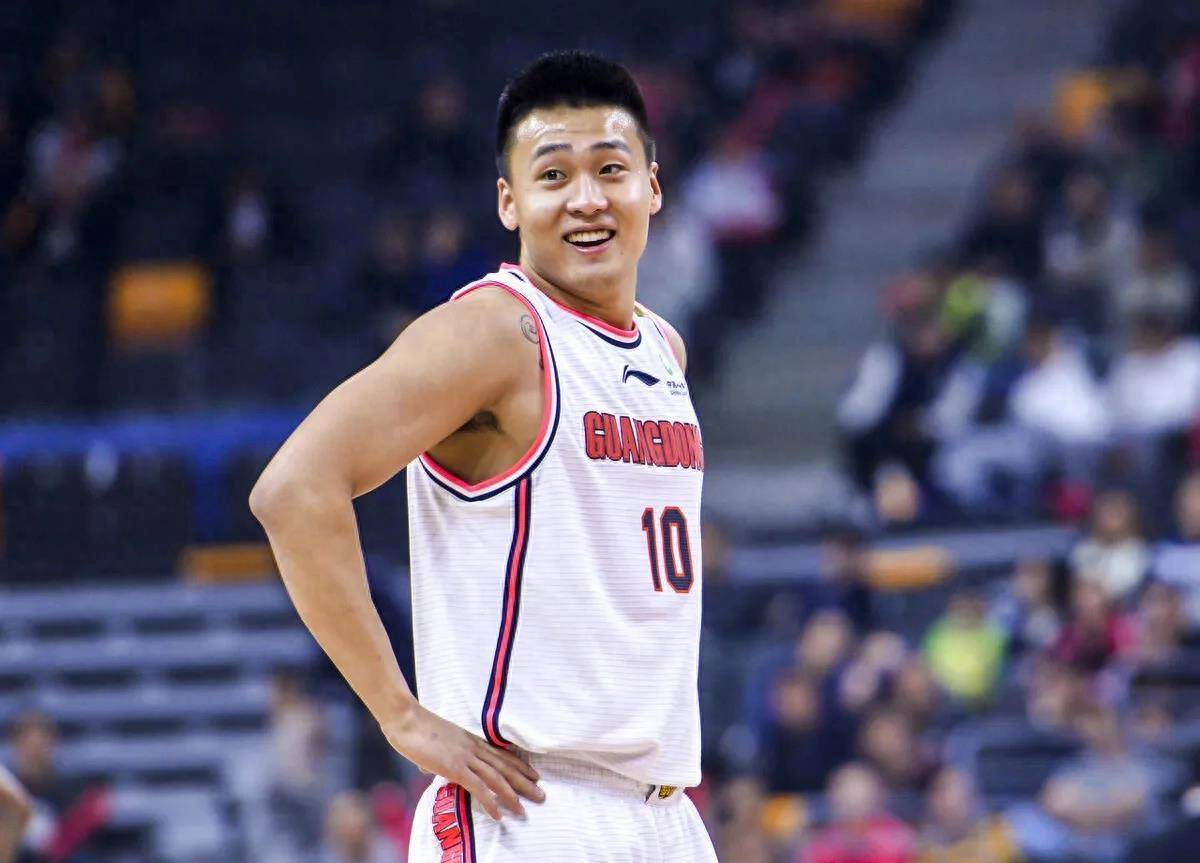 赵睿:广东宏远队的辉煌传奇,从cba三连冠到新疆队的强援_赛季_实力_1