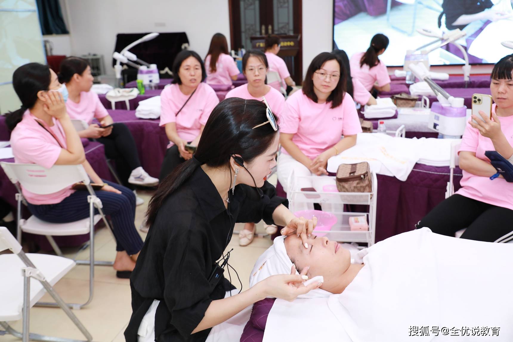 美容师证书哪里考?美容师等级证书考哪些内容_考试_考美容师_培训