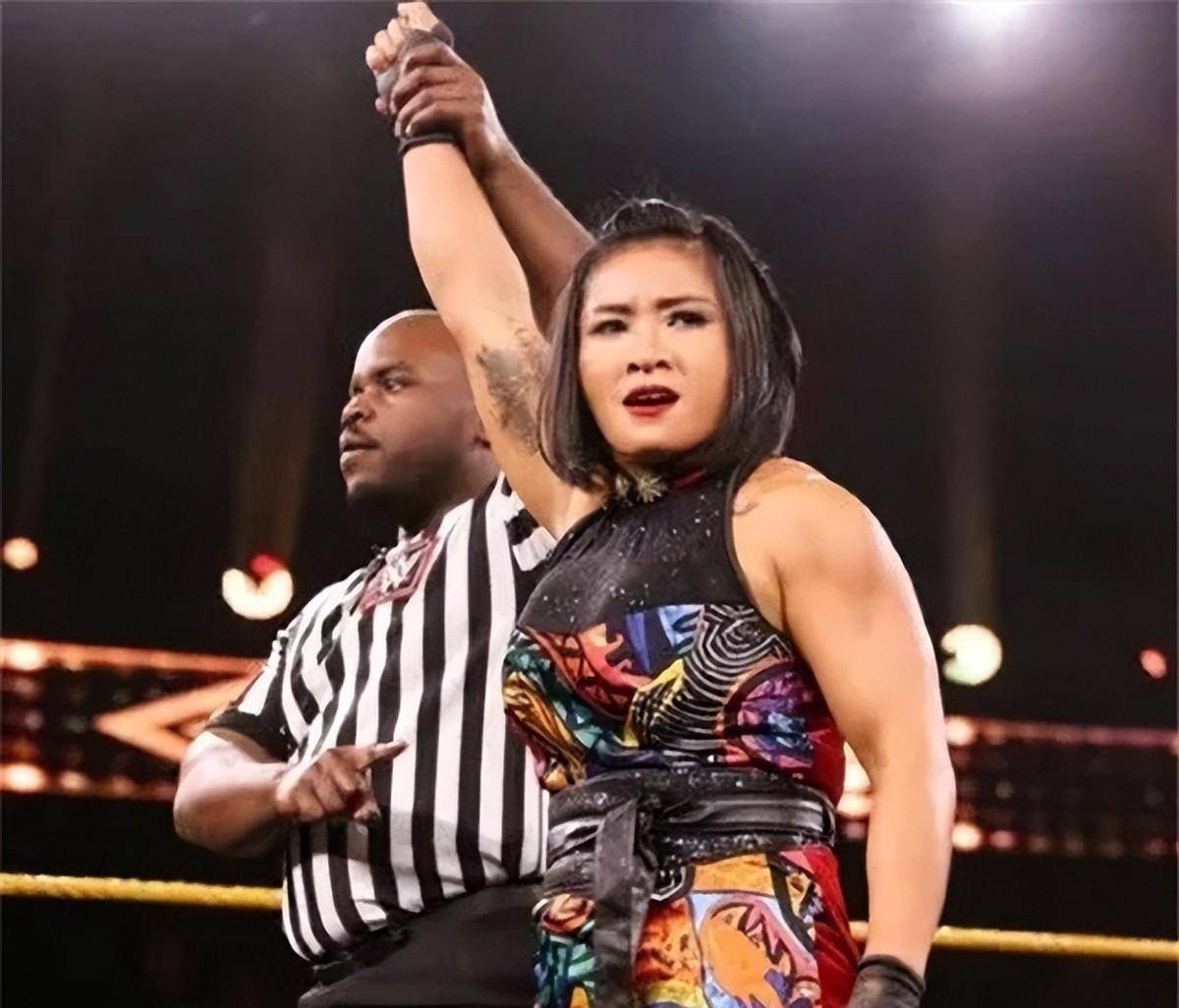 首位中国女将李霞:身材健硕,大腿纹身成标志,获名宿认可_武术_专业