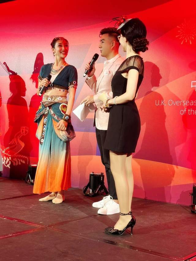 旅英主持人张宁Adelina担任全英大型庆典活动司仪