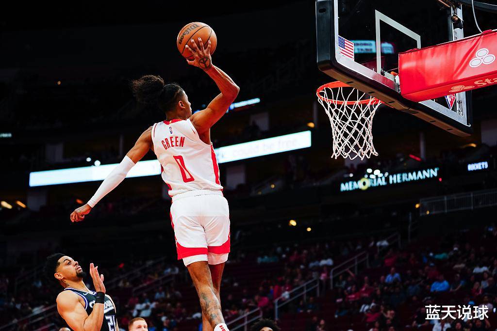 杰伦身高1.98米,体重84公斤,臂展2.02米,站立摸高2.59米,助跑摸高3.