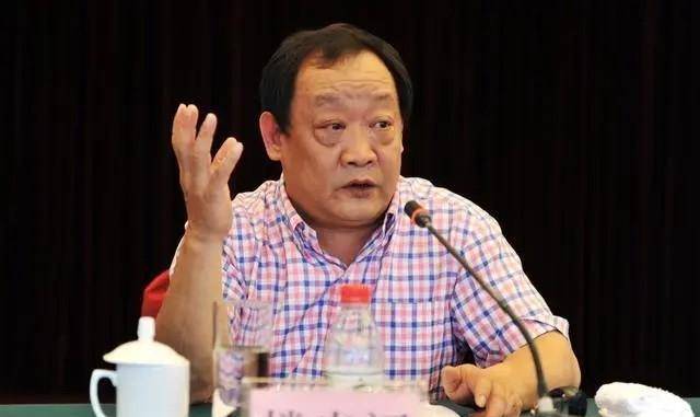 楼忠福花2亿买下濒临破产的饭店,遭众人嘲笑,多年后才知其高明_潘天寿