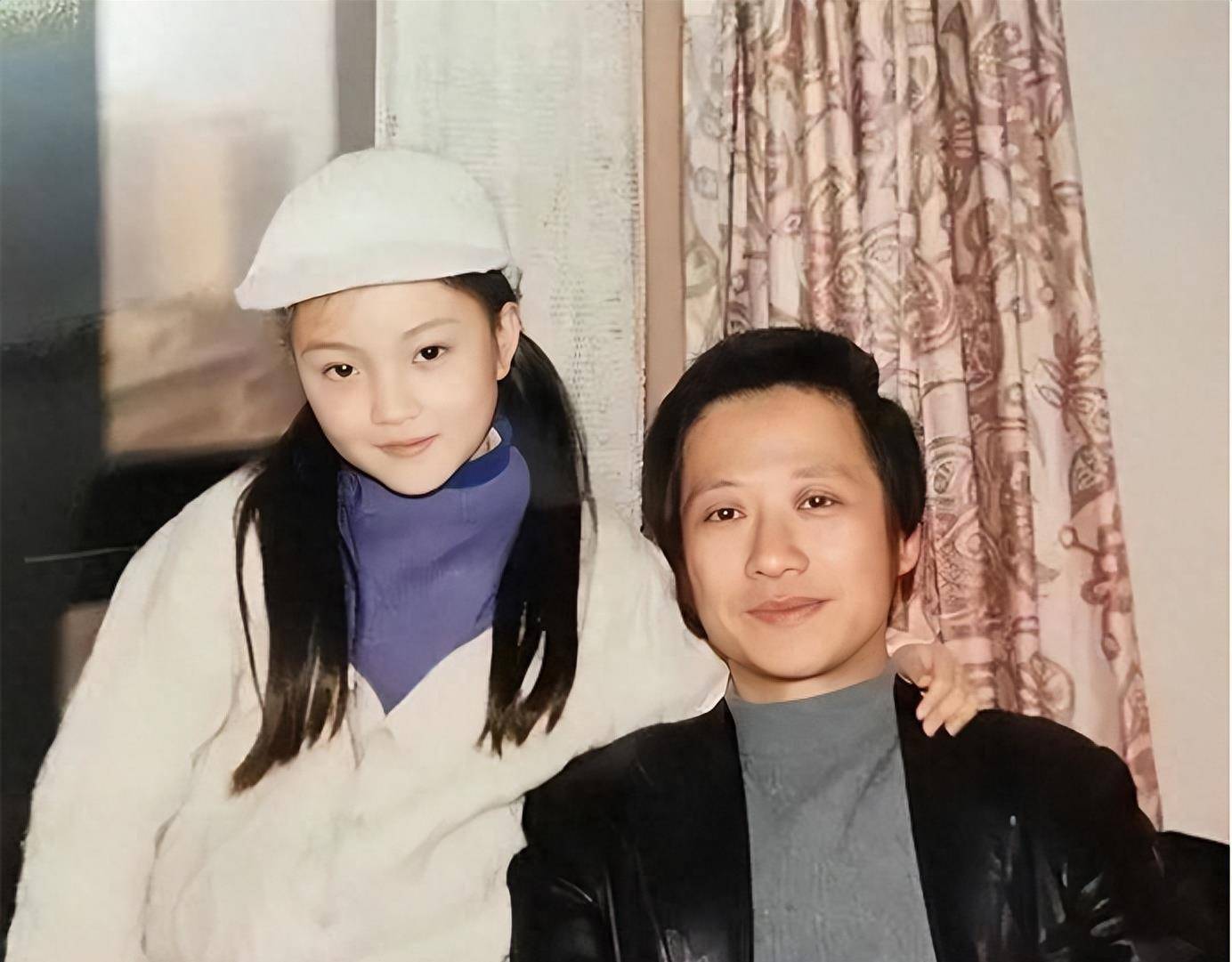 父亲李丹宁是八一电影制片厂的导演和演员,她出生在一个艺术世家,爷爷