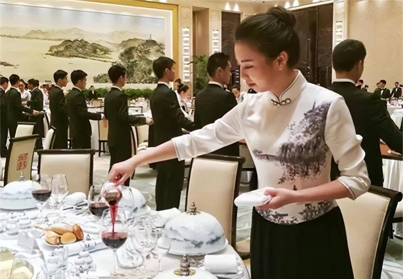 3次为国宴服务,23岁晋升国宴管理员,湘妹子姚碧有何不凡之处?