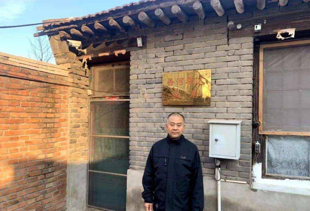 88岁老人去世29年肉身不腐,遗体安放在屋子里,多人前来参观_周凤臣