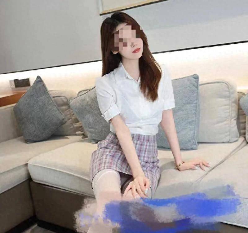 妈妈带6岁的模特女儿回老家