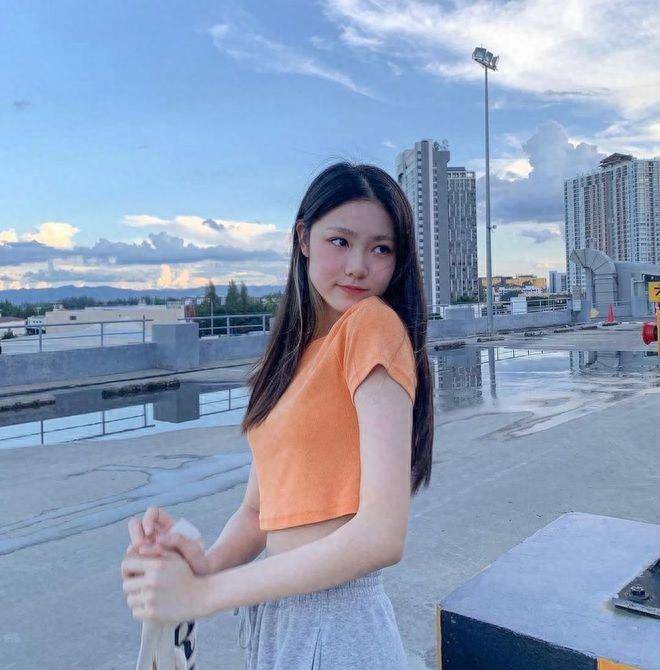 新一代羽坛女神,她夺了世青赛女单冠军,真的是比大堀彩还漂亮呀