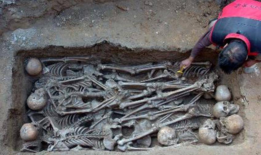 此人为了展现自己的功绩,专门用尸体做了一个台子