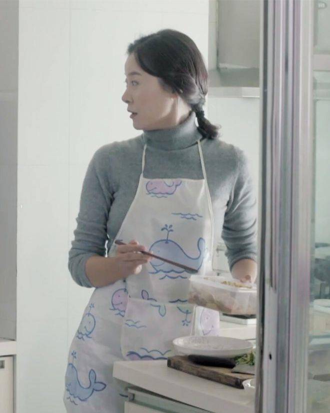 从名字上看,他们都姓钟,但可兰就是可兰,因为可兰只是她的艺名,她的