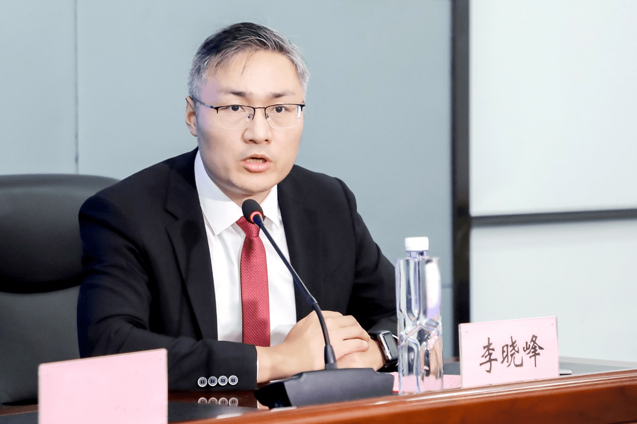 *舒华体育副总裁李晓峰致辞未来,舒华体育将加大科技创新和数字化转型