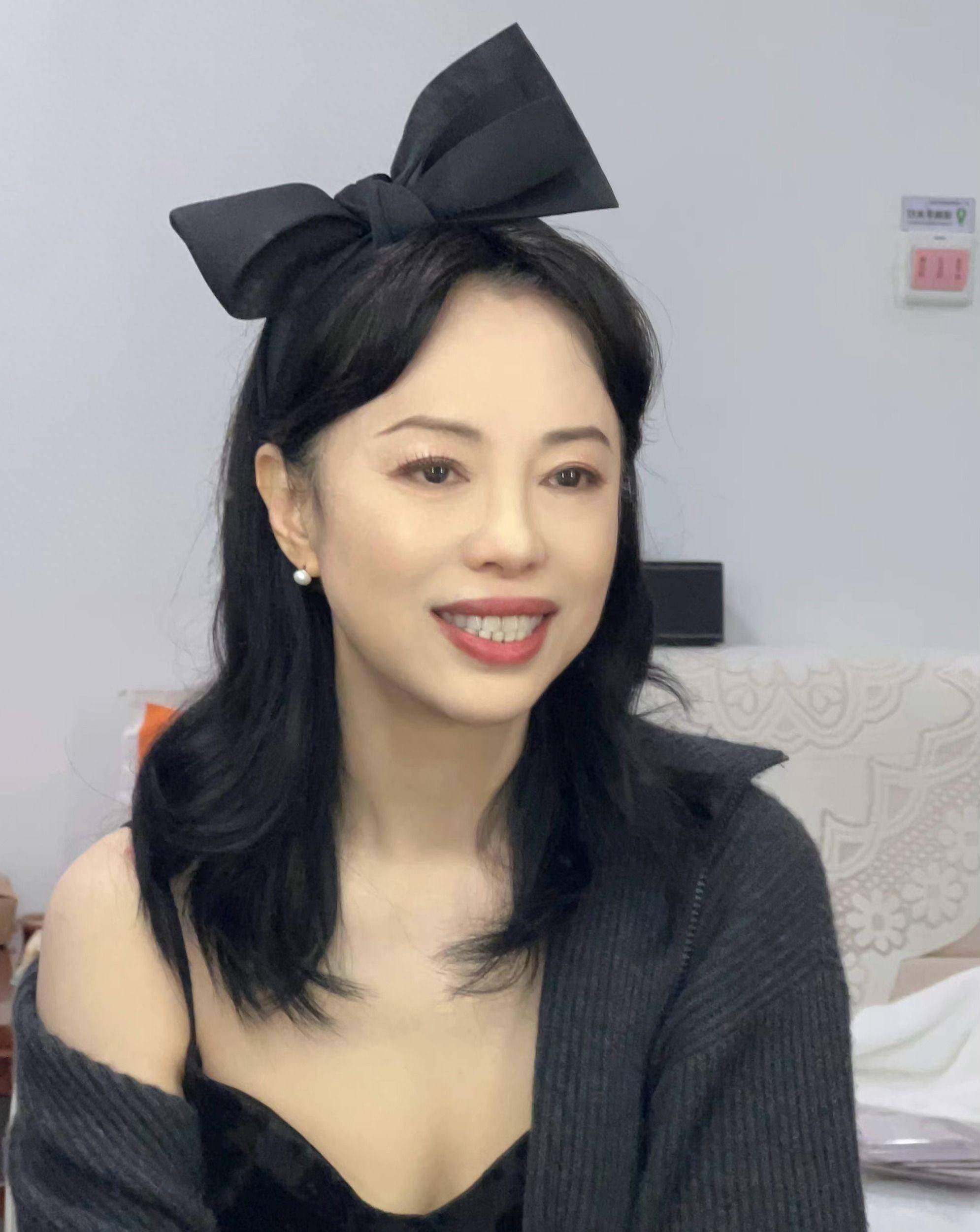 女歌手黄绮珊从大妈变少女,网友:她到底经历了什么_状态_形象_大嘴巴