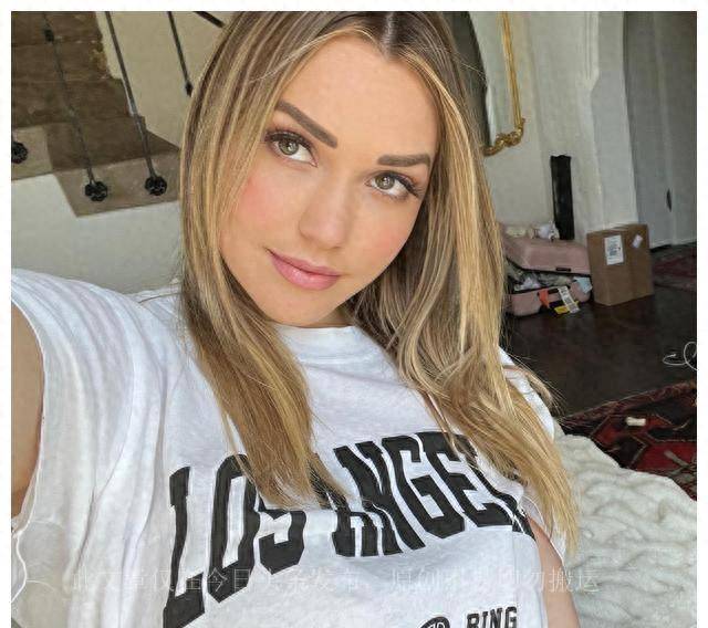 娱乐界双馨美女,mia malkova,lexi lore,hazel moore简介及照片_米娅