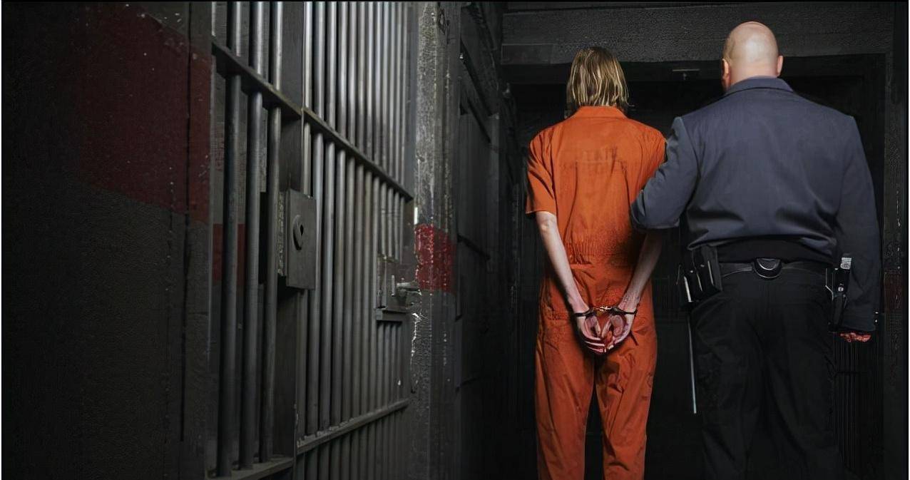 1994年,美国一杀人犯带着典狱长老婆越狱,在外潇洒生活11年_伦道夫