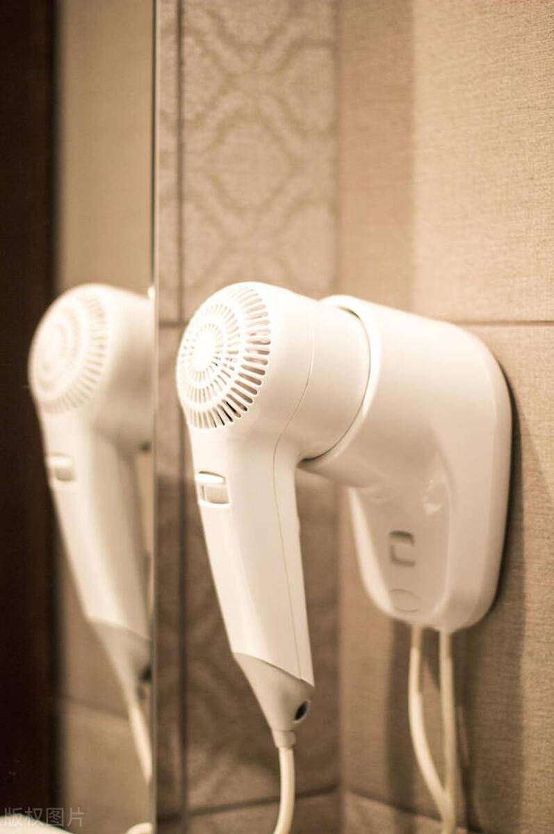 5. 零部件清单(bom表):列出电吹风中的所有零部件及其供应商信息.