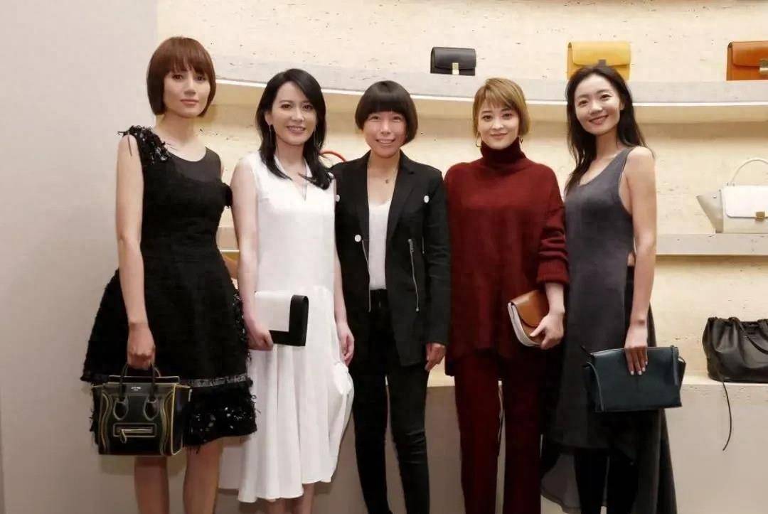 看了袁泉梅婷和俞飞鸿的合影,才知啥叫气质,路人穿搭难掩贵妇美_优点