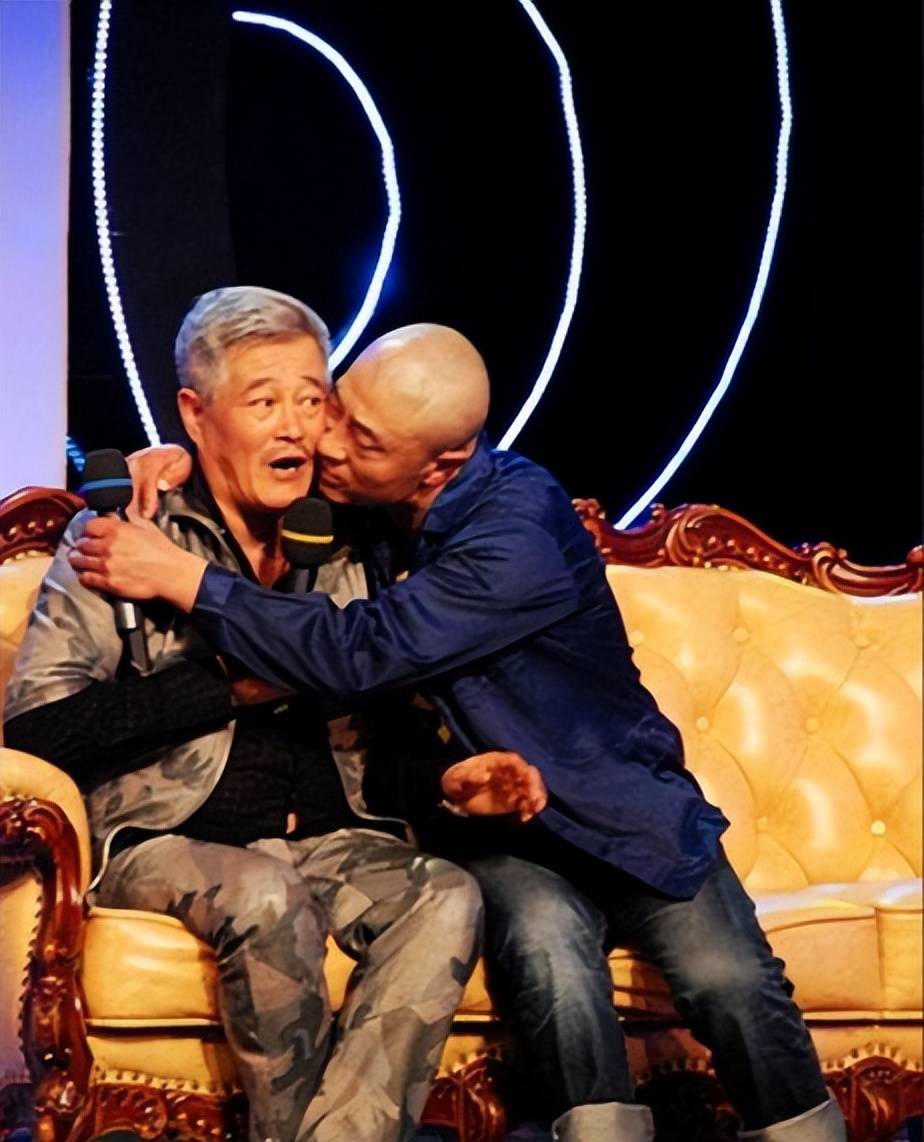 赵本山给徒弟补纳近亿税额,文松曝光他们常年突击尿检,网友热议_师父