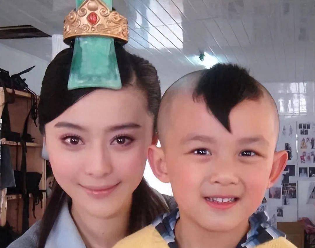 周润发抱着谢霆锋,童年姐姐在刘威怀中,原来娱乐圈里都是老熟人_吴磊