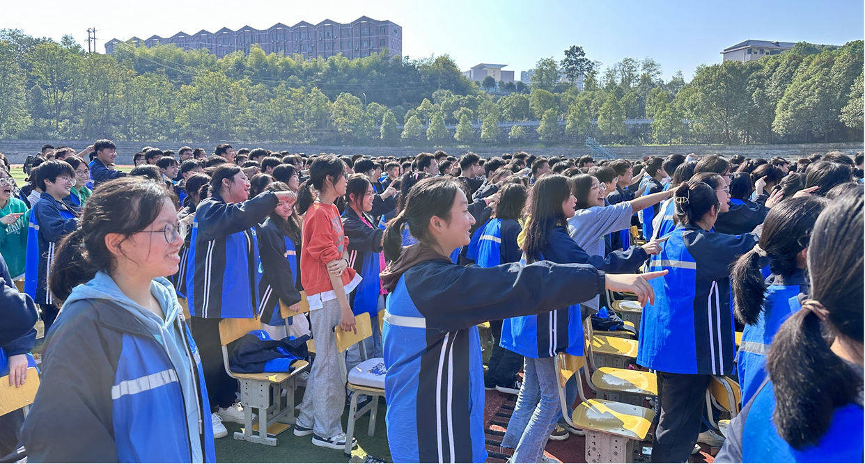 泸溪一中举行"决战高考 成就梦想"高考励志演讲_信心_全体_高三