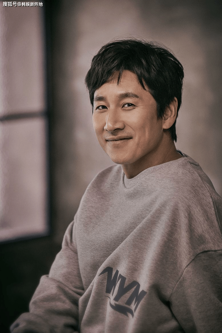 韩国又爆顶级男演员吸毒,身份不输刘亚仁,线索直指影帝李善均!