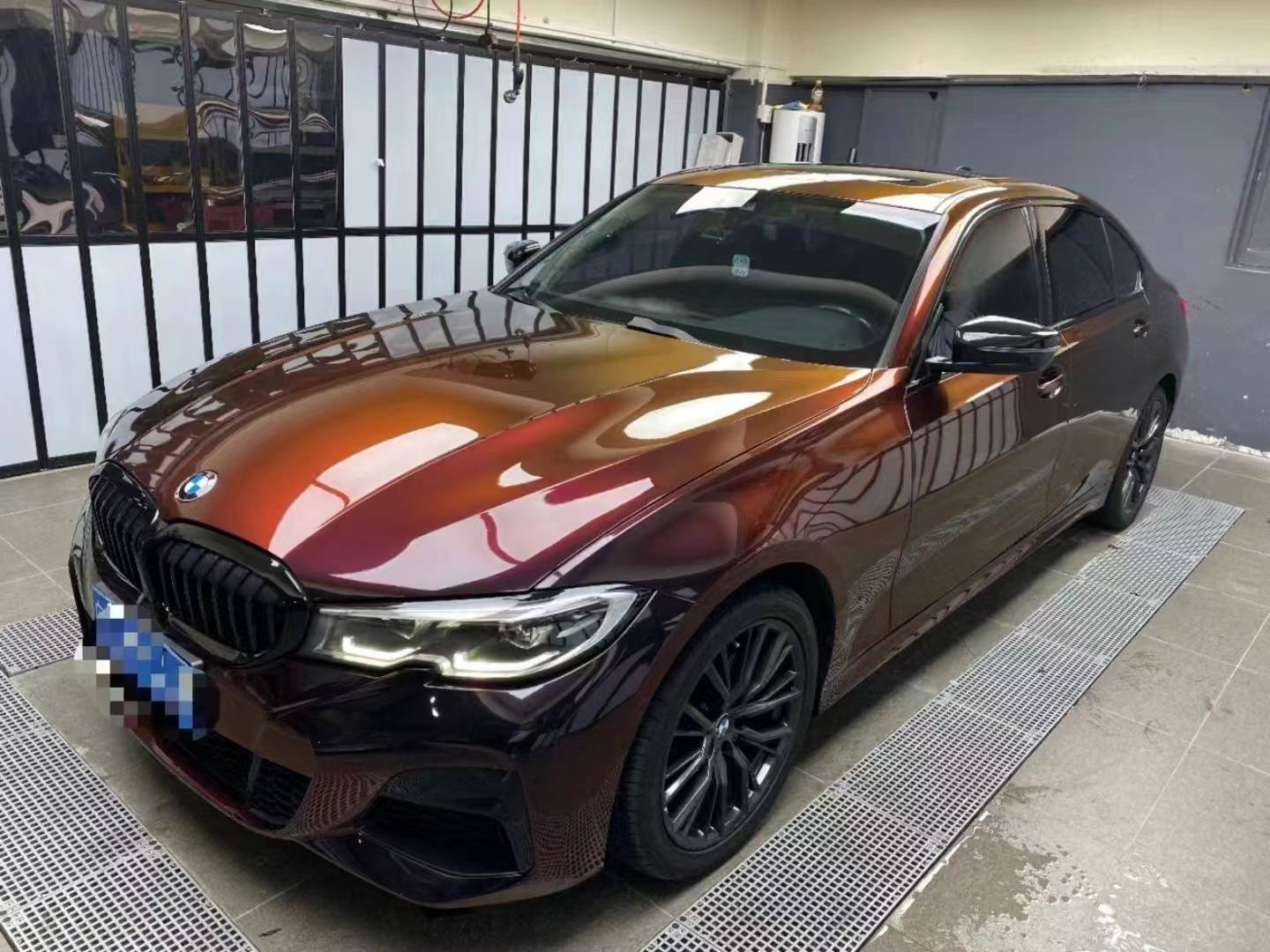 宝马3177改色膜pet流光黑魅红,高级感满满_搜狐汽车_搜狐网