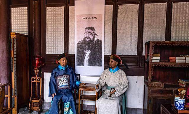 同事有张英,熊赐履,尹泰,顾八代,汤斌等人,多为大学士,尚书,理学名臣