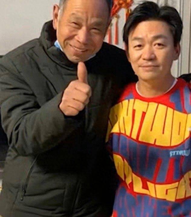 王宝强开3百万豪车回乡,看到村口五个大字大发雷霆,太尴尬了_村民_成