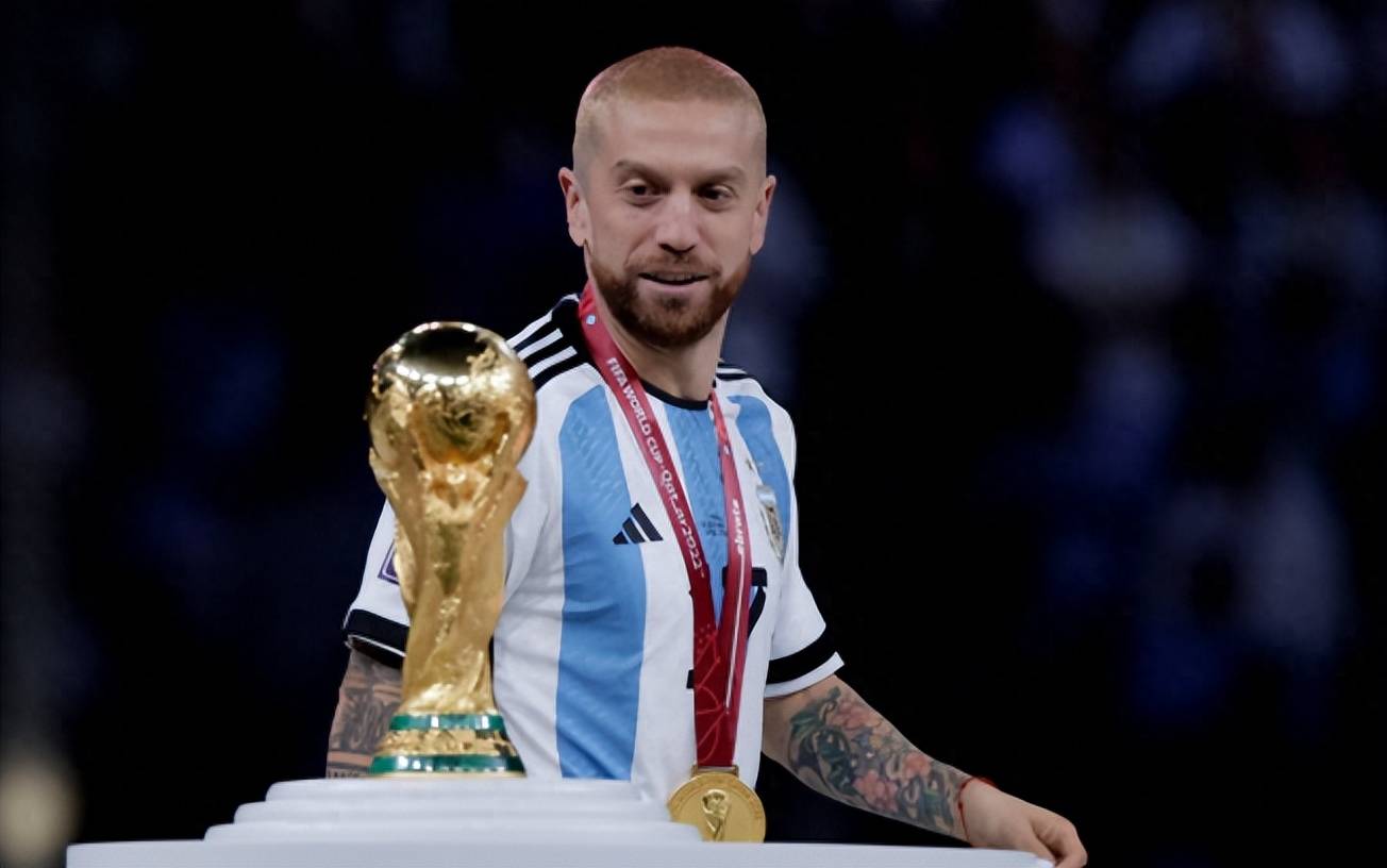 现年35岁的亚历杭德罗-戈麦斯入选了2022年卡塔尔世界杯的阿根廷国家