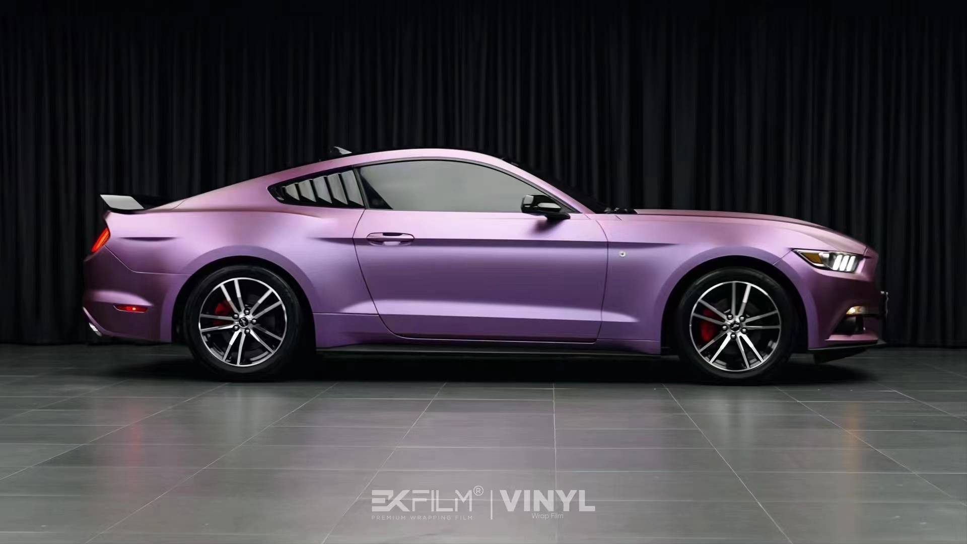 野马ek改色膜树莓粉紫,完美勾勒出车身线条_搜狐汽车_搜狐网