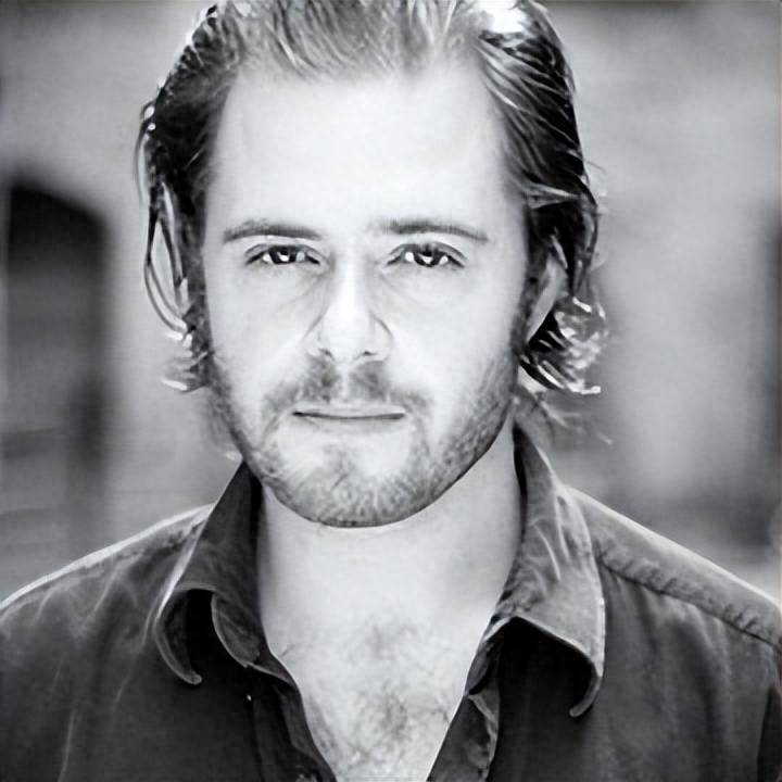 在职场中平衡爱情,找到友情,揭露罪恶的人性_tara_家庭_法律