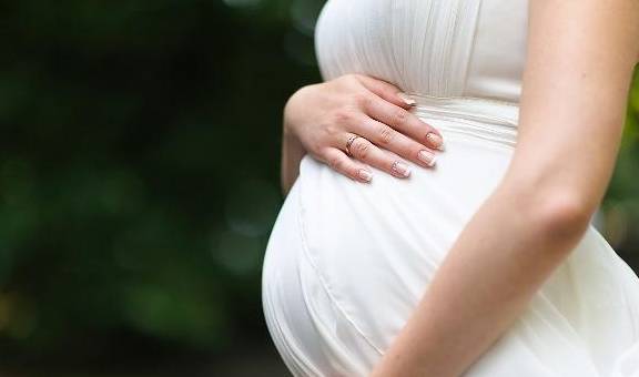 发育,但比较成熟了,在怀孕期间,孕妇都会去定期的做产检去做四维彩超