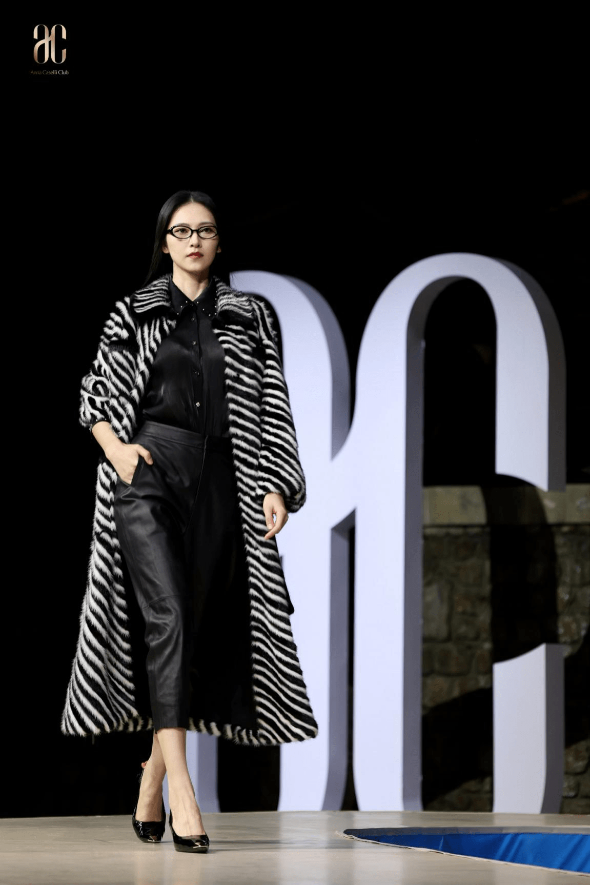 高端女装设计师品牌集合店annacaselli(安娜凯瑟莉)的同名自有品牌