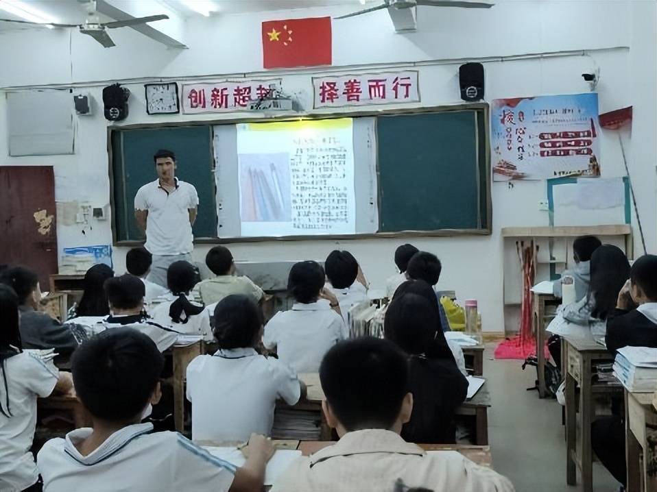 化州平定圣古中学校长图片