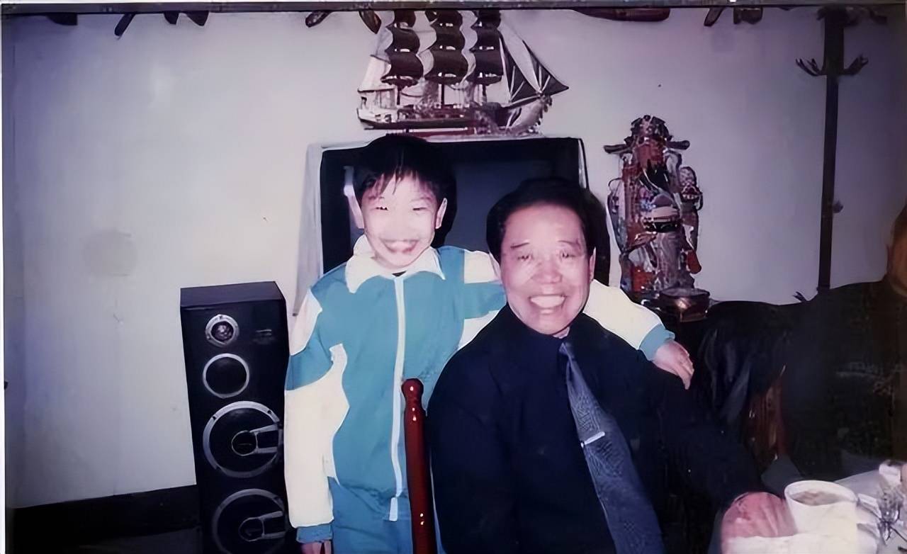 单田芳20岁时娶大自己8岁的姐姐_王全桂_生活_演出