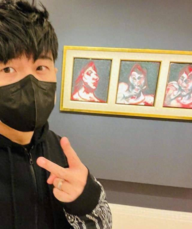 周杰伦乘坐私人飞机满世界游玩,下一部"最伟大的作品"要等何时_周董